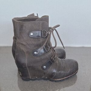 Sorel Women's Brown Leather Boots